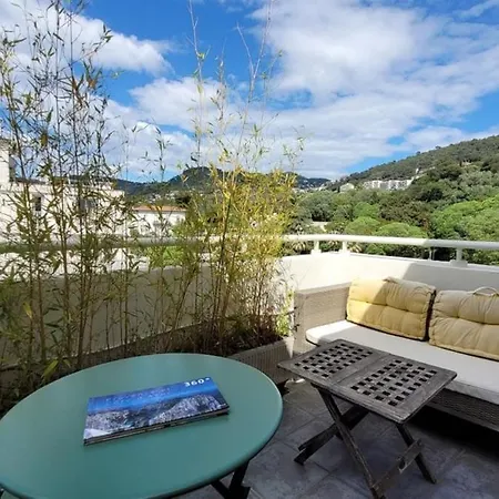 Cosy Penthouse Le Port 2 Bedroom - 2 Bath Apartment