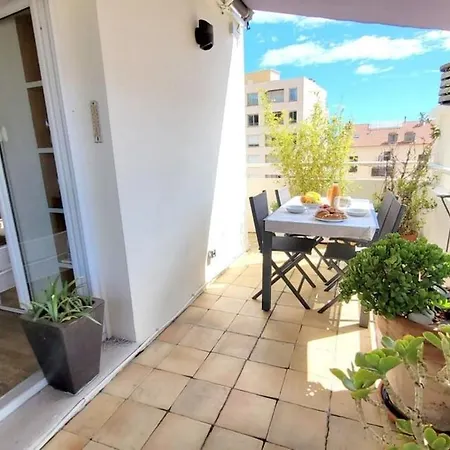 Cosy Penthouse Le Port 2 Bedroom - 2 Bath Apartment
